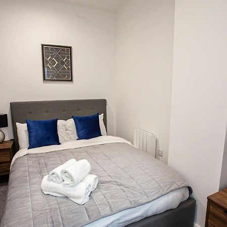 Lovely Open Plan 1 Bedroom Apartment In Bolton Esterno foto