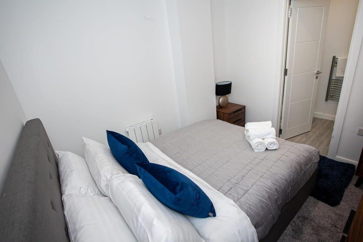 Lovely Open Plan 1 Bedroom Apartment In Bolton Esterno foto