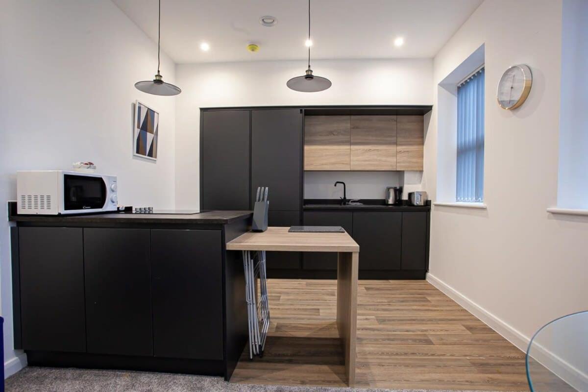 Lovely Open Plan 1 Bedroom Apartment In Bolton Esterno foto